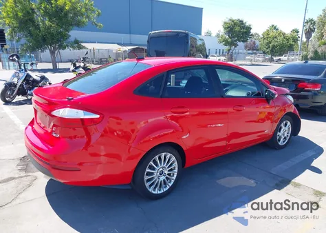 2014 Ford Fiesta Se z USA, uszkodzony, nr VIN 3FADP4BJ9EM133120